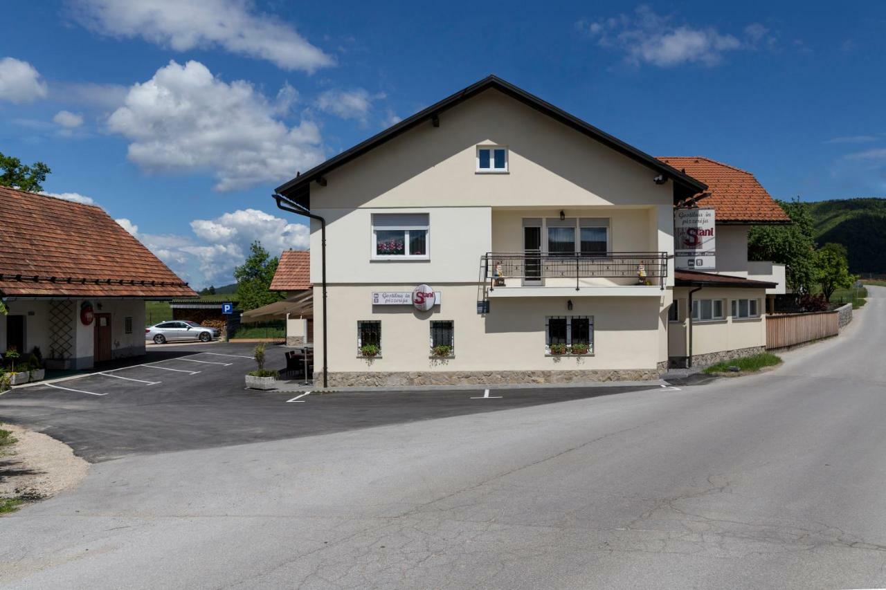 Guesthouse & Apartments Pri Stani Zerovnica Exterior photo